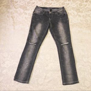 Ariya Jeans | Distressed Jeans With Embellishments